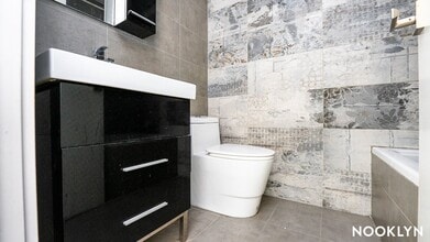 18-15 Putnam Ave, Unit c3 in Queens, NY - Building Photo - Building Photo