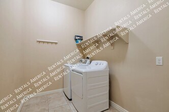9845 N Buzzing Bee Trail in Marana, AZ - Building Photo - Building Photo