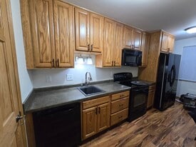 N114W16920 Murillo Dr, Unit 33-3 in Germantown, WI - Building Photo