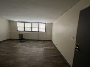 2419 Plymouth Ave N, Unit 002 in Minneapolis, MN - Building Photo - Building Photo