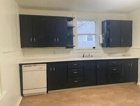 1028 9th St, Unit Lower in Charleston, IL - Building Photo - Building Photo