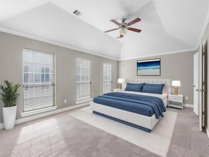 2935 Clinton Dr in Houston, TX - Building Photo - Building Photo