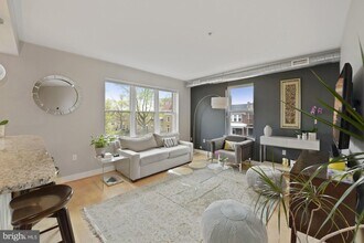 2201 2nd St NW, Unit 31 in Washington, DC - Foto de edificio - Building Photo