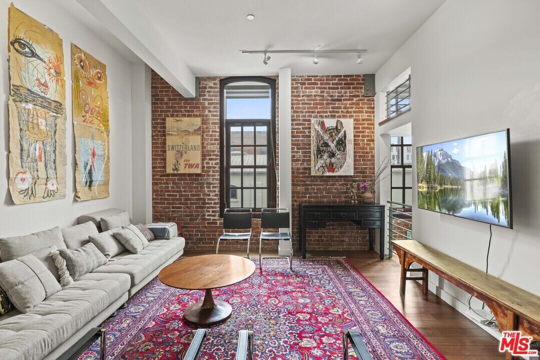 940 E 2nd St in Los Angeles, CA - Building Photo