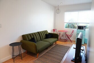 531 Vernon Ave, Unit 1.1 in Venice, CA - Building Photo - Building Photo