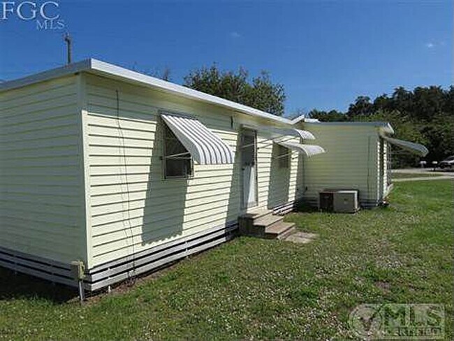 2127 Twin Brooks Rd in North Fort Myers, FL - Building Photo - Building Photo