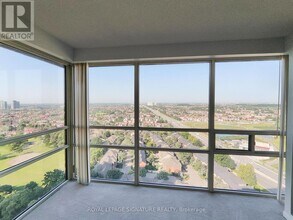 50 Eglinton Ave W in Mississauga, ON - Building Photo - Building Photo