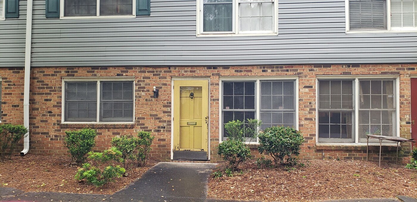 611 Gunston Ct in Winston-Salem, NC - Building Photo