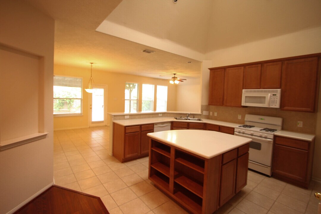2918 Laurel Brook Ln in Pearland, TX - Building Photo