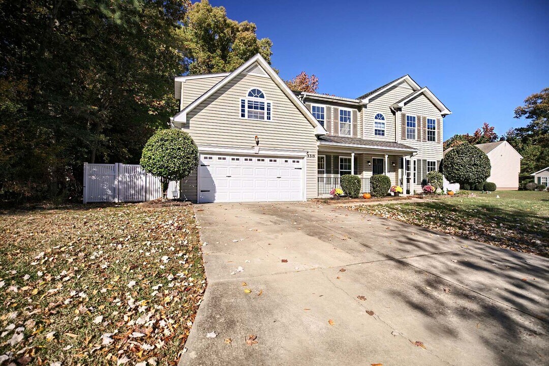 3319 Reades Way in Williamsburg, VA - Building Photo