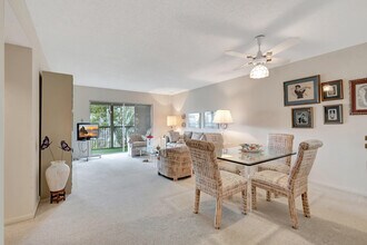 6585 Kensington Ln in Delray Beach, FL - Building Photo - Building Photo