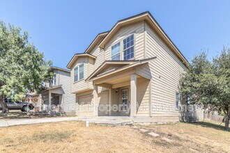 7839 Horse Hollow in San Antonio, TX - Building Photo - Building Photo