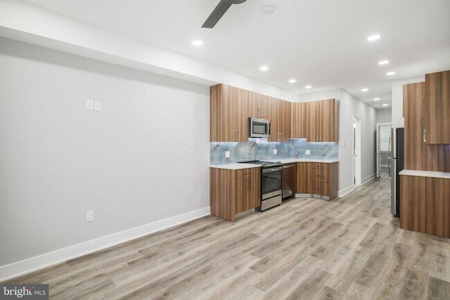 2950 Kensington Ave in Philadelphia, PA - Building Photo - Building Photo