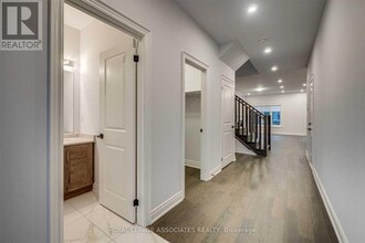 16 Ballinger Wy in Uxbridge, ON - Building Photo - Building Photo