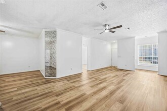 9410 Stonehouse Ln in Houston, TX - Building Photo - Building Photo