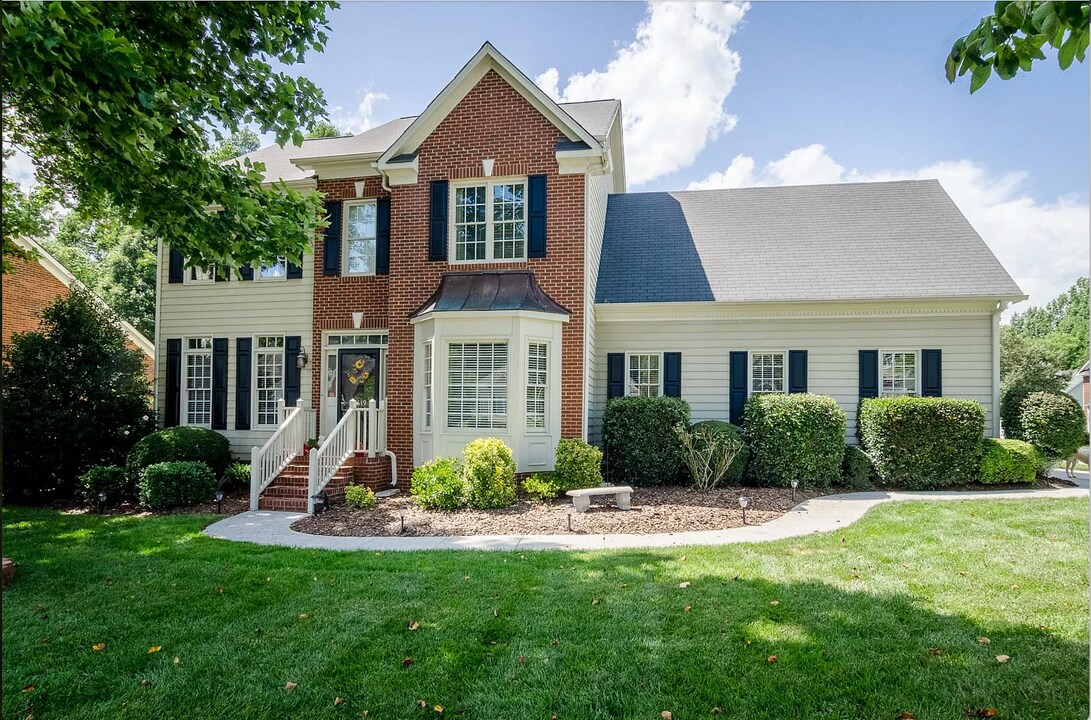 4619 James Crossing Dr in Jamestown, NC - Building Photo