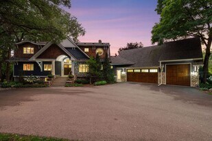 3135 Shoreline Dr in Wayzata, MN - Building Photo