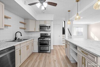 34W 657 Elm Ct in St. Charles, IL - Building Photo - Building Photo