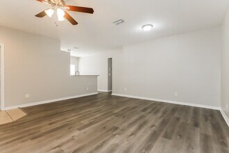 454 Summer Sails Dr in Valrico, FL - Building Photo - Building Photo