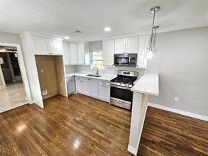 417 Melbourne St in Houston, TX - Building Photo - Building Photo