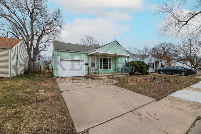 2056 Poplar St in Wichita, KS - Building Photo - Building Photo