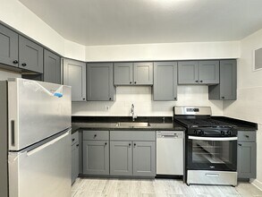 6711 N California Ave, Unit W2 in Chicago, IL - Building Photo - Building Photo