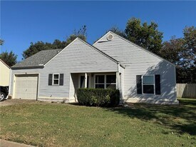 70 N Hunter St in Farmington, AR - Building Photo