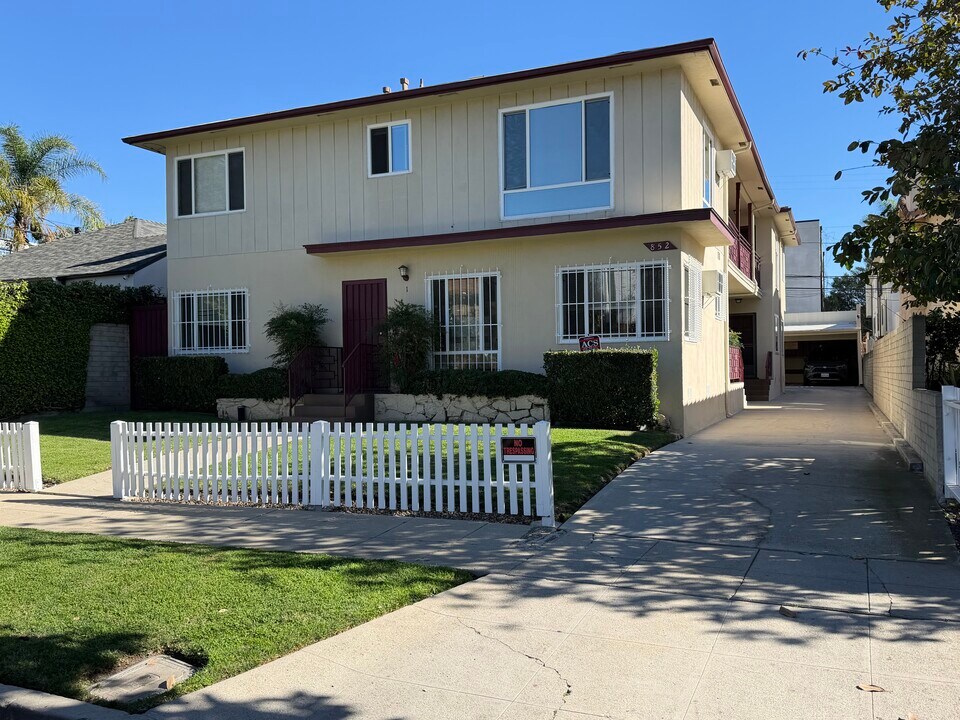 852 N Cherokee Ave in Los Angeles, CA - Building Photo