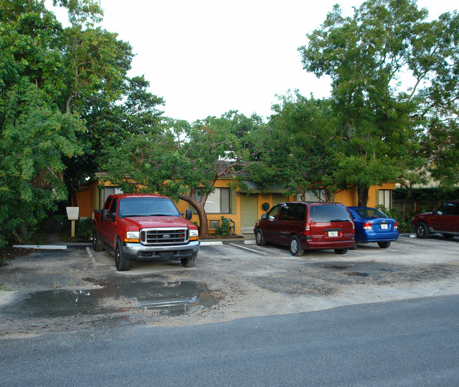 835 NE 15th Ave in Fort Lauderdale, FL - Building Photo - Building Photo