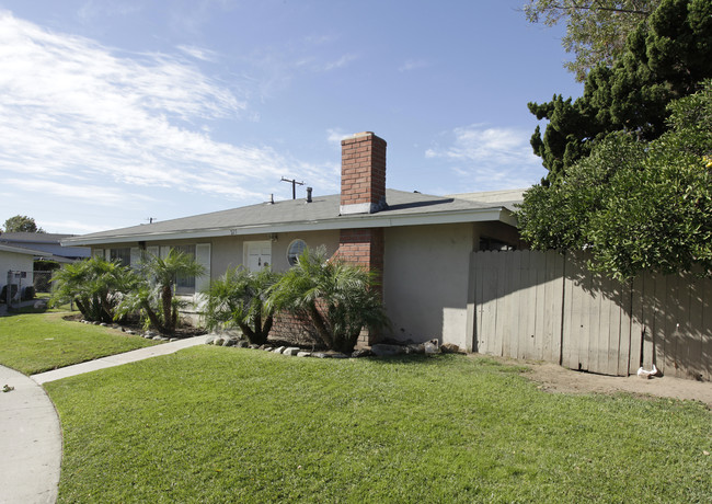 225 S Laxore St in Anaheim, CA - Building Photo - Building Photo