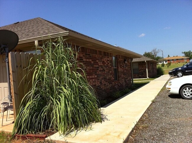 400-4B3 E Main St in Sterling, OK - Building Photo - Building Photo