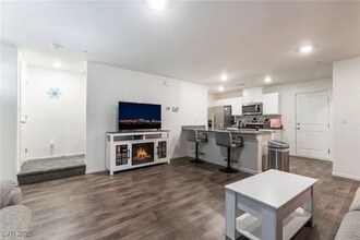 1145 Meadow Sparrow Pl in Henderson, NV - Building Photo - Building Photo