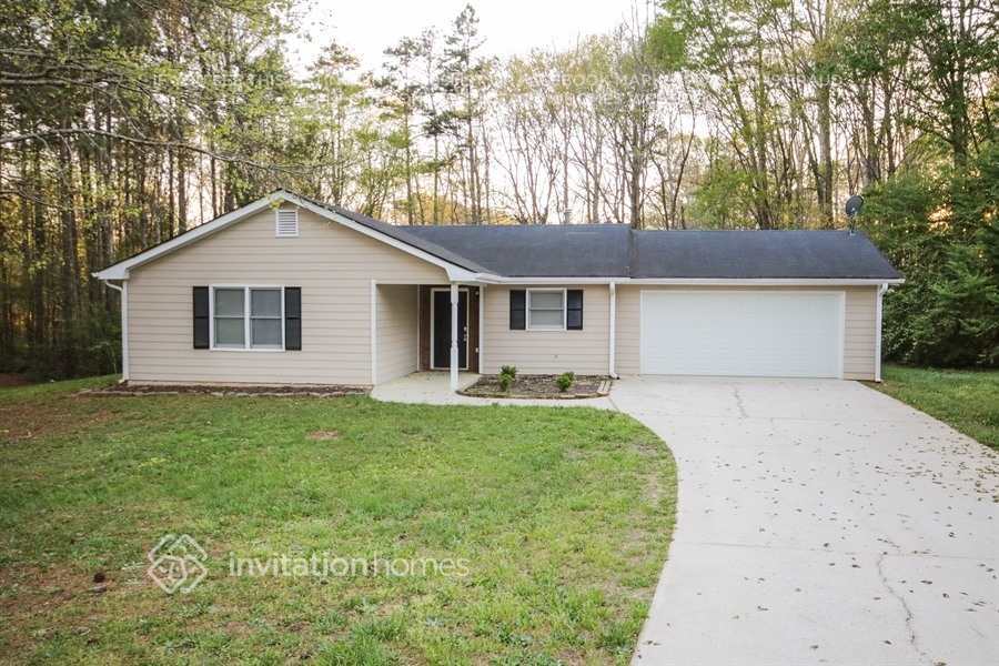 4793 Cedar Lake Dr SE in Conyers, GA - Building Photo