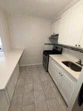35-26 32nd St, Unit 2 in Queens, NY - Foto de edificio - Building Photo