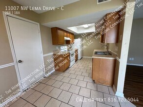 11007 NW Lema Dr in Kansas City, MO - Building Photo - Building Photo