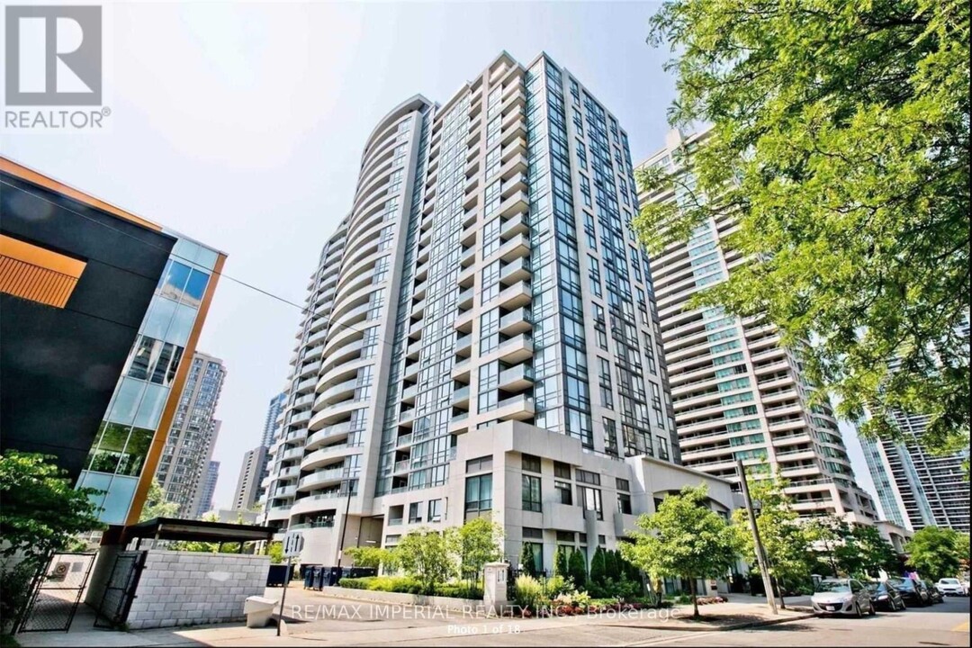 35-2135 Hollywood Ave in Toronto, ON - Building Photo