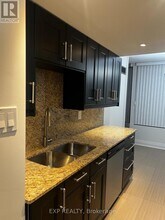 7420 Bathurst St in Vaughan, ON - Building Photo - Building Photo