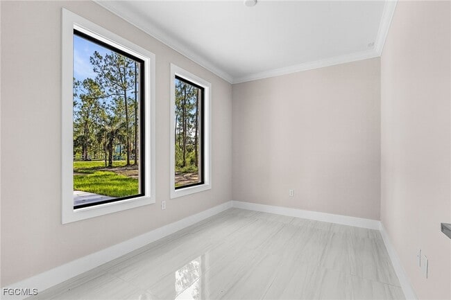 property at 1332 Desoto Blvd N