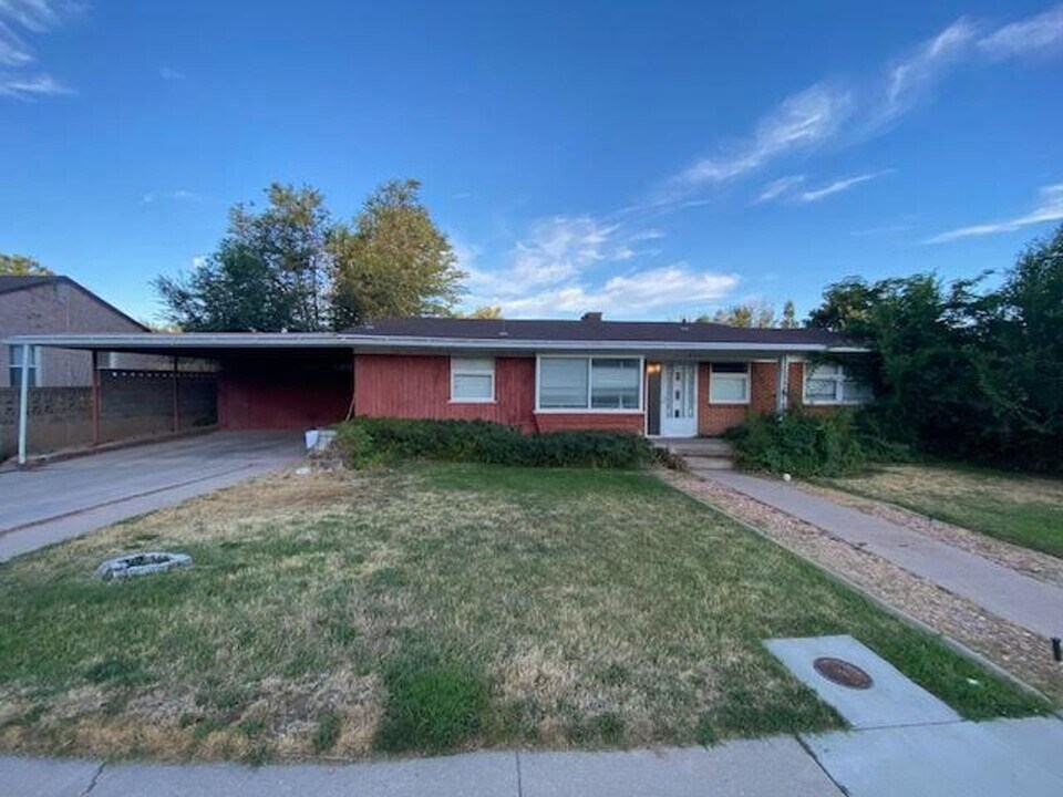 294 S Dewey Ave in Cedar City, UT - Building Photo