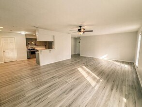 102 Tanglewood Dr in Victoria, TX - Building Photo - Building Photo