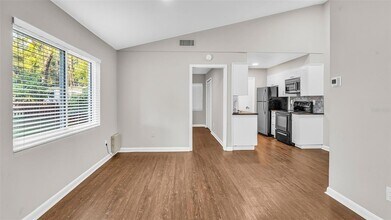 7613 Amherst St in Tampa, FL - Foto de edificio - Building Photo