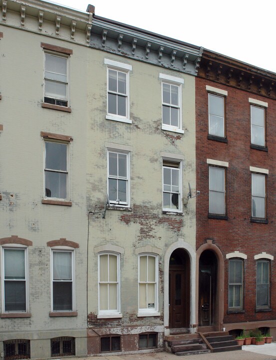 121 N 21st St in Philadelphia, PA - Building Photo