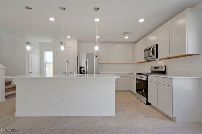 8452 Vulturo Ave in Las Vegas, NV - Building Photo - Building Photo