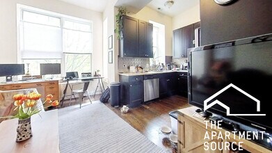 1738 W Huron St, Unit 2F in Chicago, IL - Foto de edificio - Building Photo