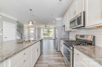 4990 David Cox Rd in Charlotte, NC - Building Photo - Building Photo