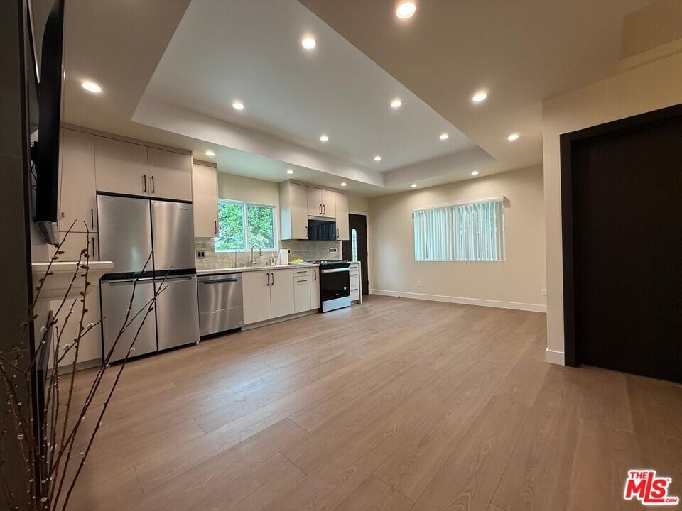 18242 Rayen St in Los Angeles, CA - Building Photo