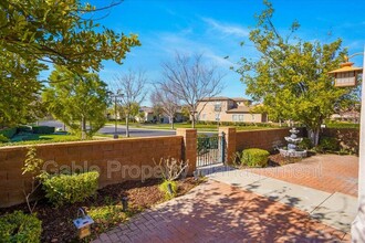 23753 Maple Leaf Ct in Santa Clarita, CA - Building Photo - Building Photo