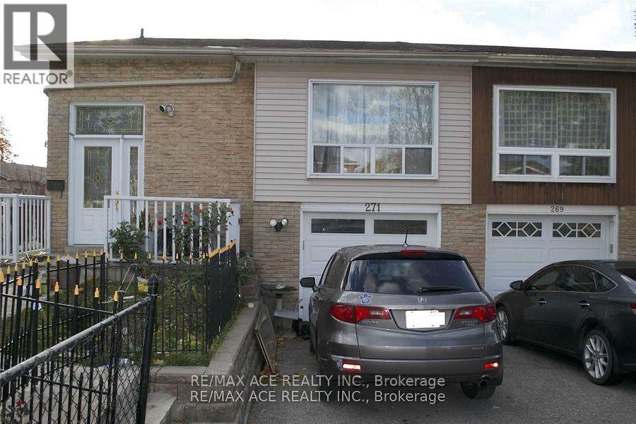 271 Braymore Blvd in Toronto, ON - Building Photo