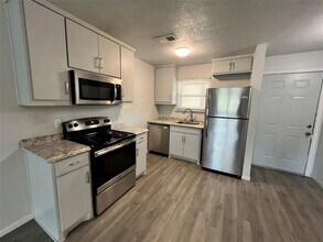 410 Bryan St, Unit 12 in Denton, TX - Building Photo - Building Photo