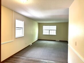 3933 Clareridge Dr, Unit #2Upper in Toledo, OH - Building Photo - Building Photo
